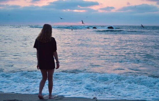 snachts over het strand wandelen - HappyHikers